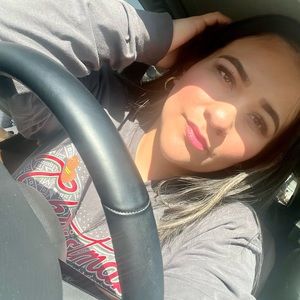 Meet your Posher, Alejandra